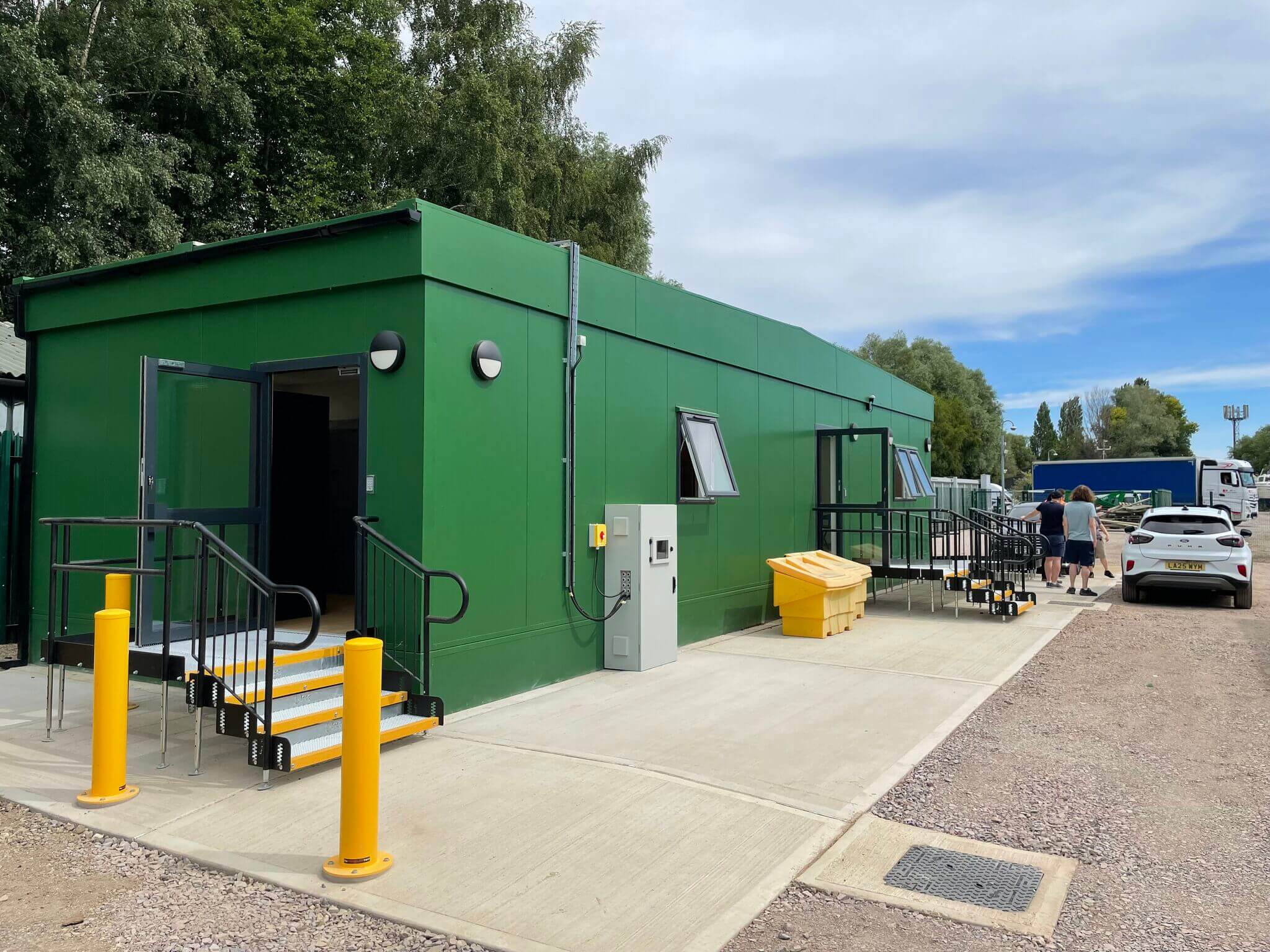 Green steel-clad modular admin and welfare office block for DEFRA at Caversham Lakes